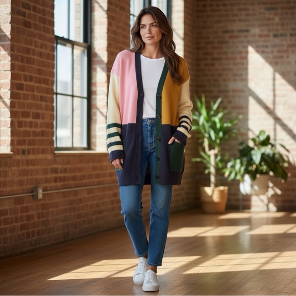 Hem & Thread Sweaters - HEM & THREAD Beautiful color block button front cardigan S M L